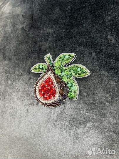 Брошь из бисера