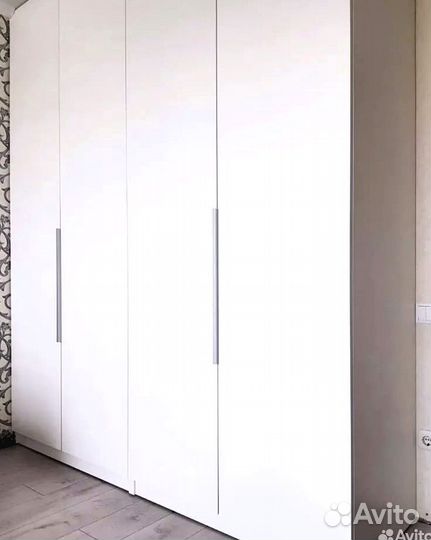 Современный распашной шкаф