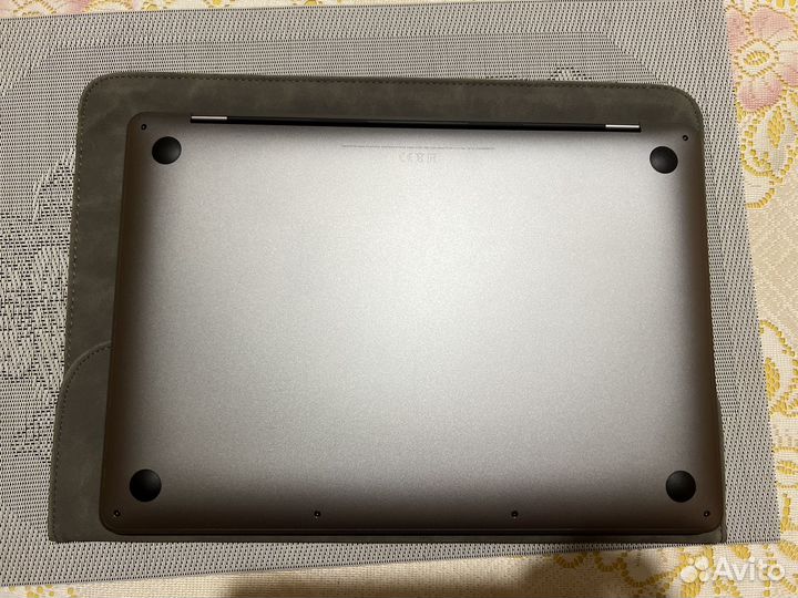 Macbook pro 13 2020 i5 256GB