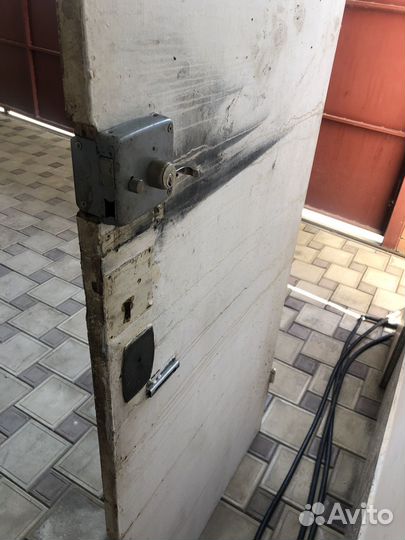 Дверь входная деревянная бу