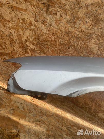 Переднее крыло Mazda Familia S-Wagon