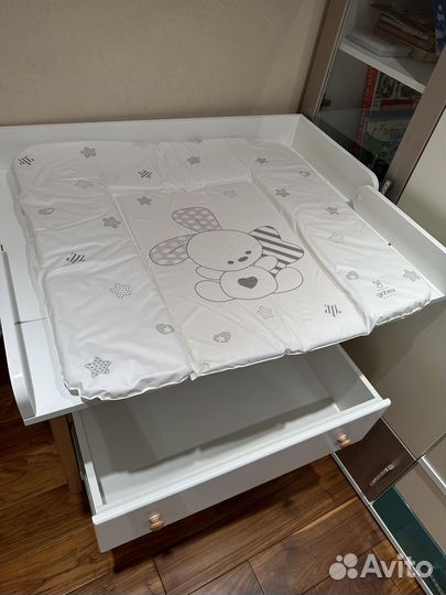 Комод + кроватка с матрасом