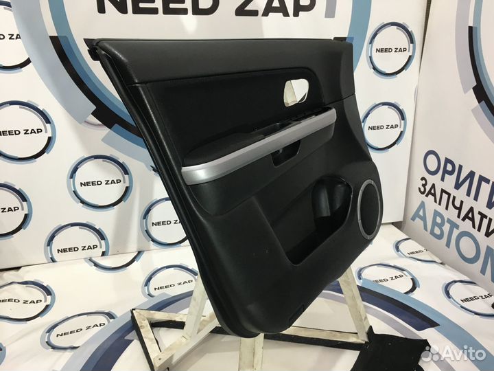 Обшивка двери передней левой Suzuki Grand Vitara