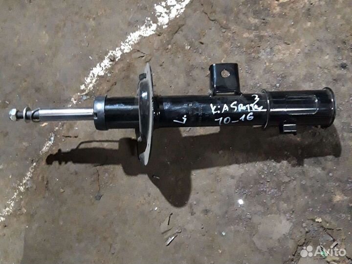 Стойка амортизаторов левая Киа Спортайдж 3
