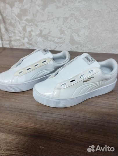 Кроссовки женские