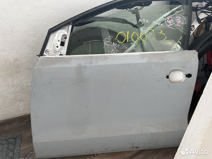 Дверь левая передняя на Volkwagen Polo