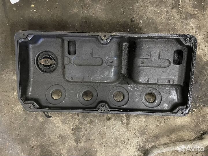 Крышка клапанная 1.6 4G63 Mitsubishi Lancer 9