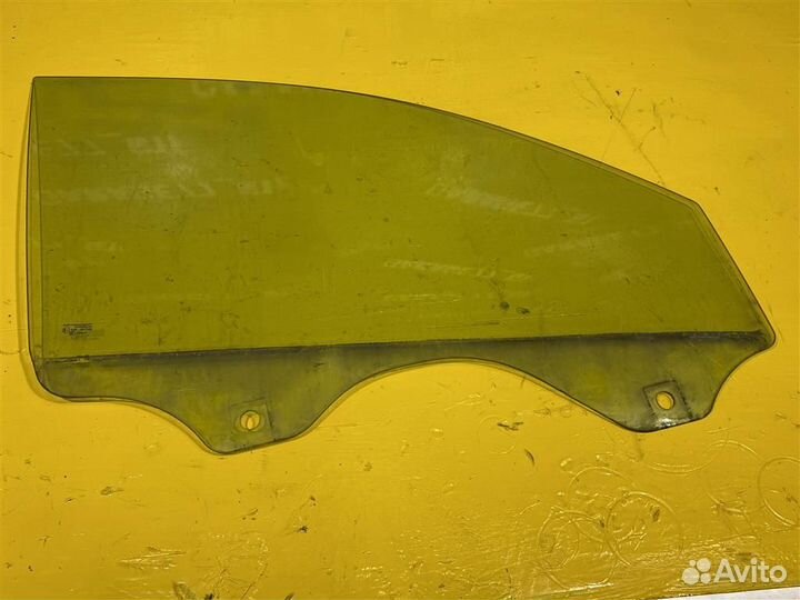 Стекло двери передней правой #: 2863 Volkswagen T