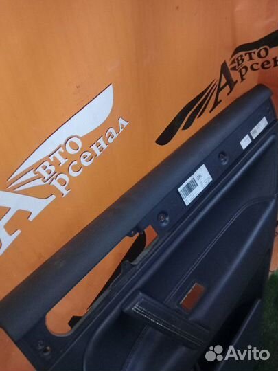 Обшивка боковой двери задняя правая Volkswagen