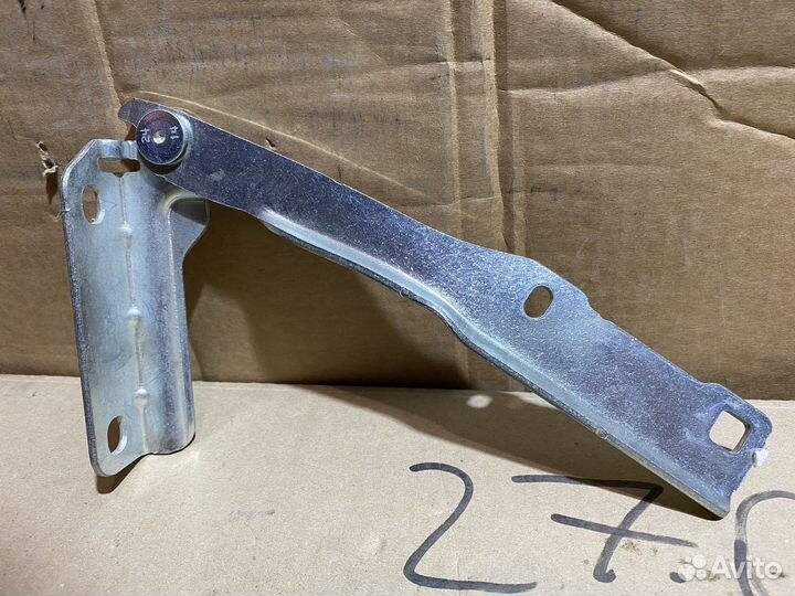 Петля капота левая Renault Sandero 8200763871 Нов