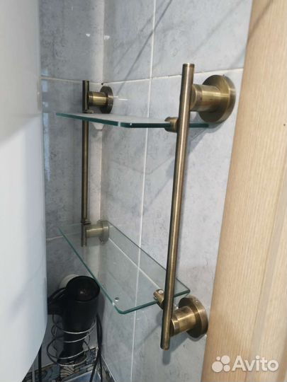 Полочка для ванной настенная