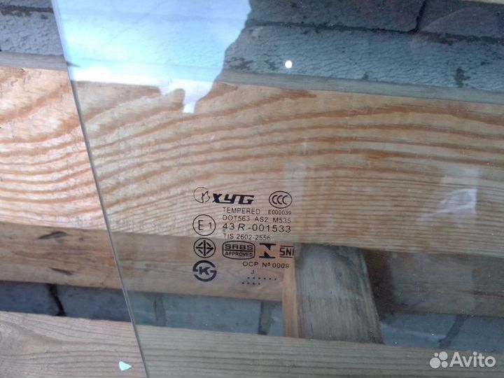 Стекло передней двери Тойота Фортунер Хайлюкс