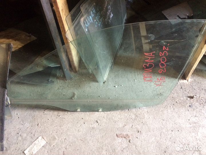 Стекло переднее левое Mitsubishi carisma 2003 х/б