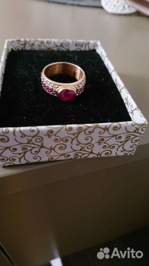 Золотое кольцо с рубинами и бриллиантами