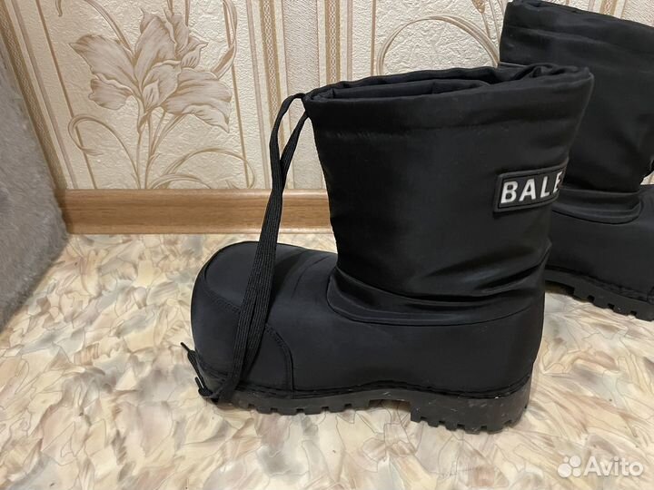 Balenciaga alaska boots на руках