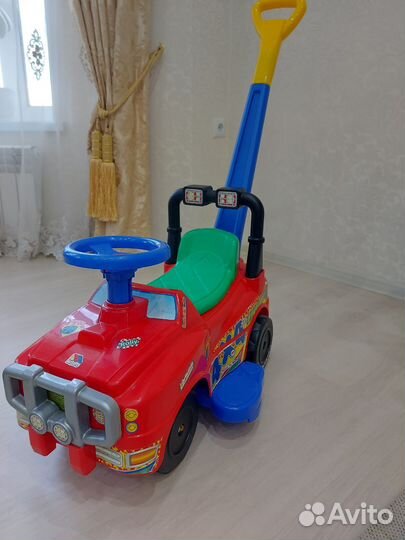 Машинка-каталка, качалка