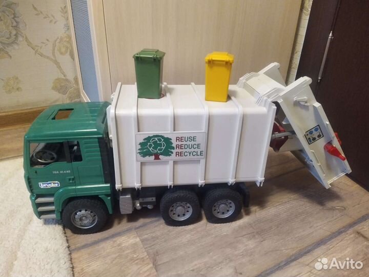 Мусоровоз Bruder (Германия)