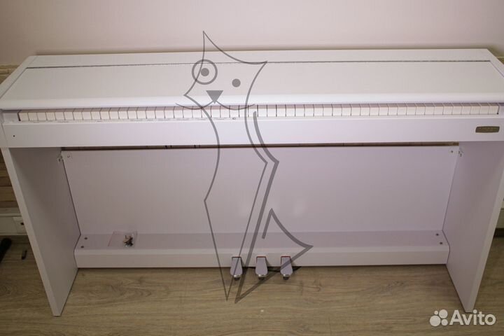 Цифровое пианино белое витринный образец