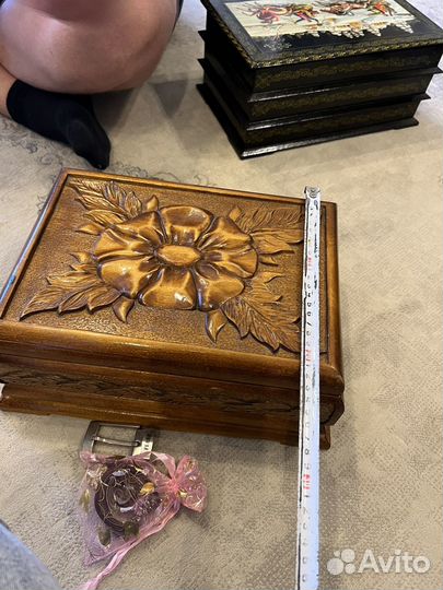 Шкатулка резная деревянная