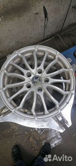 Продам комплект колёс