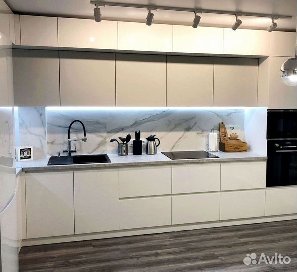 Кухня в потолок на заказ