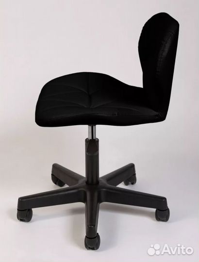 Стулья для мастера маникюра и клиента бу