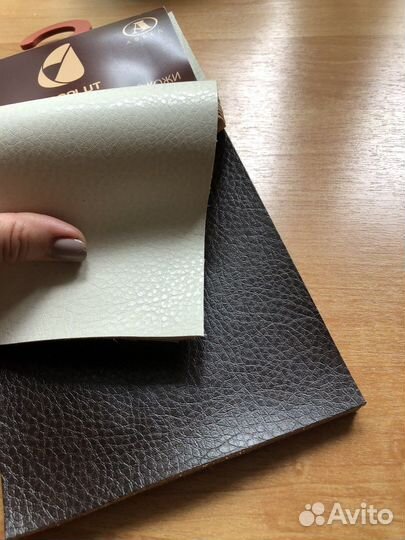 Два набора кусочков искусственной кожи