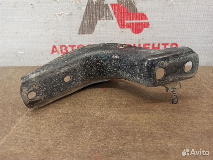 Кронштейн подножки кузова Toyota lс200