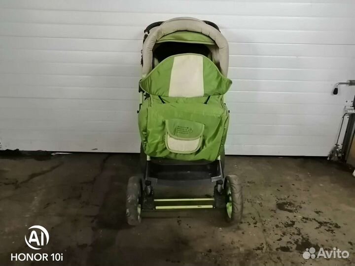 Прогулочная коляска