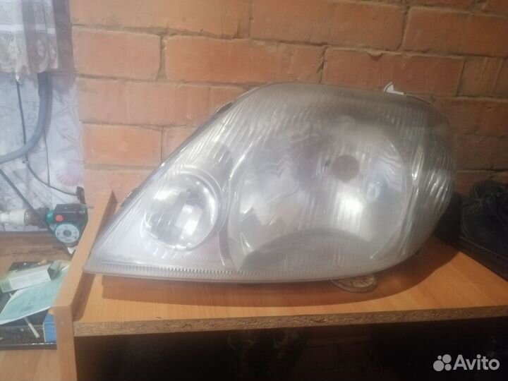 Продам фару Toyota Corolla 120