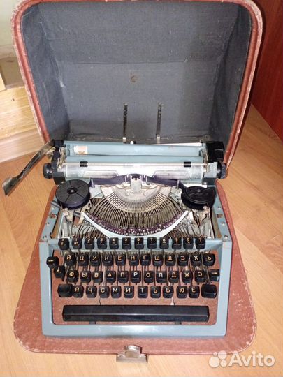 Печатная пишущая машинка