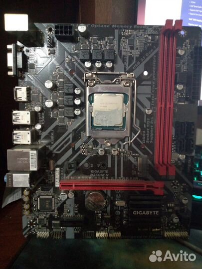 Материнская плата с процессором и памятью