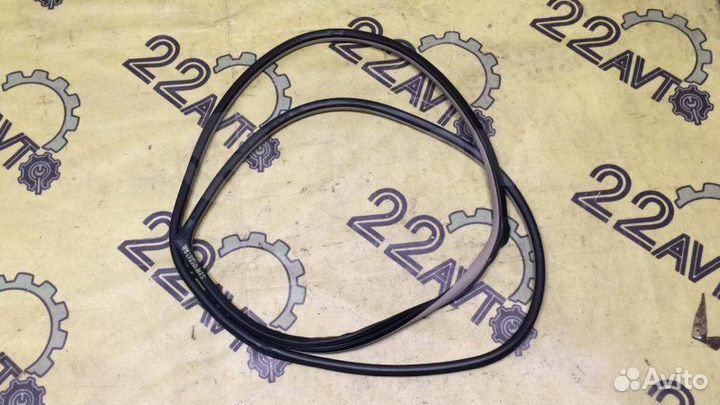 Уплотнитель проема двери задний правый Toyota