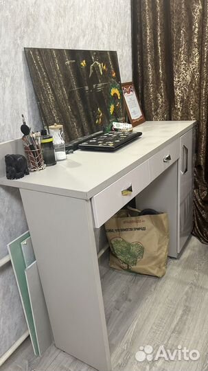 Столик для визажиста