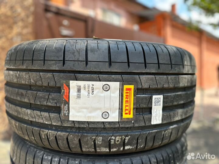 Pirelli P Zero 285/40 R21 и 315/35 R21 109Y