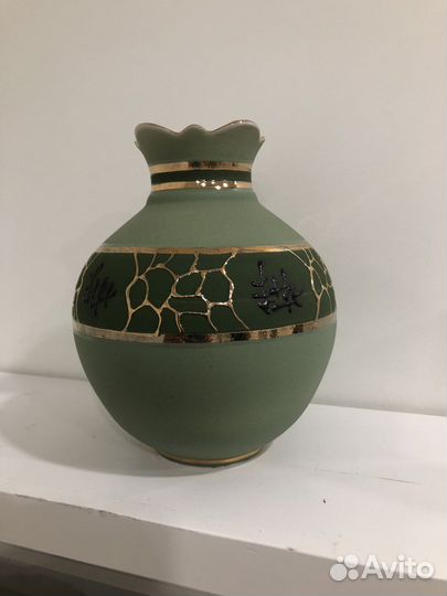 Кувшин и вазы