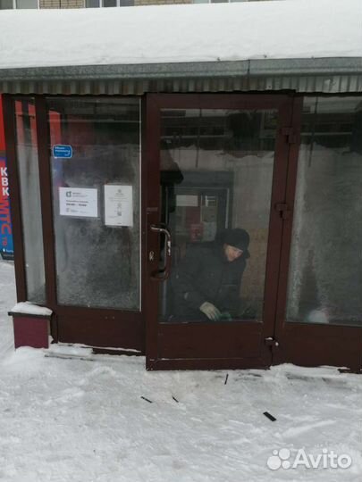 Дверь алюминиевая