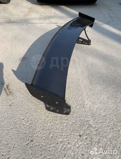 Карбоновый спойлер