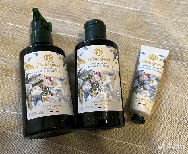 Новогодние подарочные наборы Yves Rocher