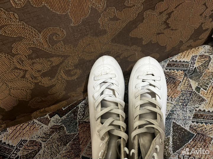 Коньки фигурные женские 38р