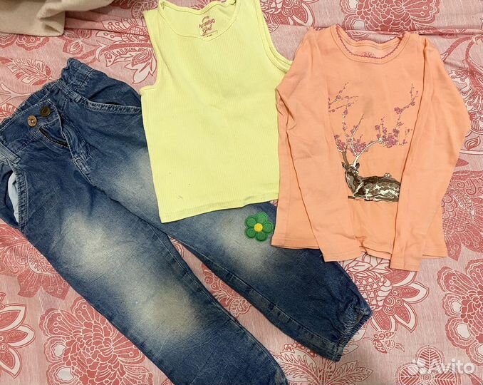 На доставке пакет вещей для девочки 104-116