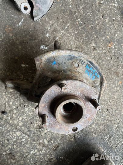 Кулак поворотный передний левый Nissan Almera