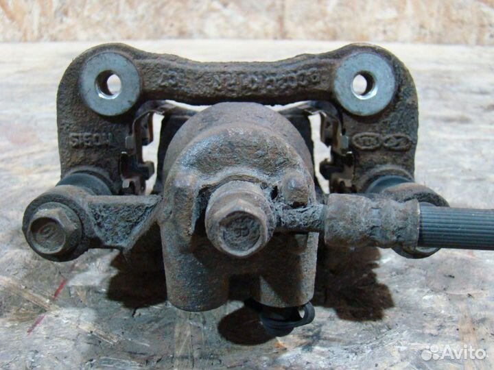 KIA Sportage 2 Суппорт тормозной задний левый