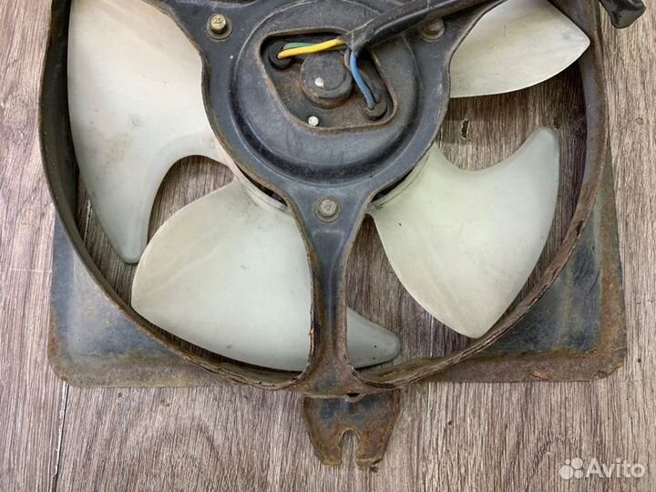 Вентилятор радиатора Mitsubishi Carisma 4G92 2002