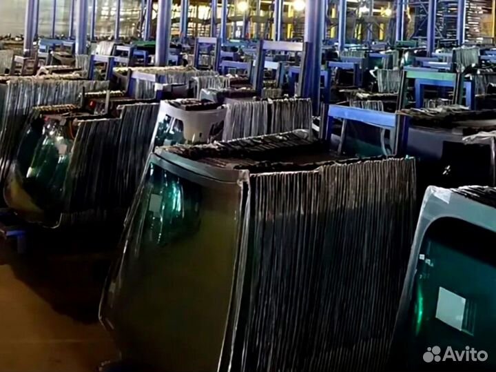 Стекло лобовое JCB