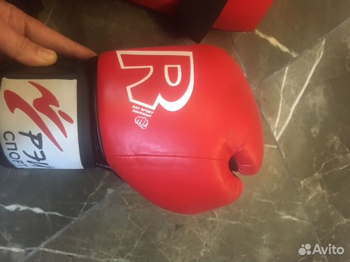 Шлем,перчатки,защитные щитки