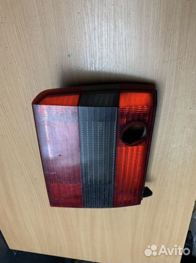 Фонарь задний внутренний правый vw Passat B4