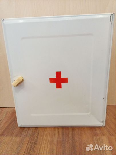 Медицинский шкафчик/ аптечка. СССР