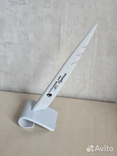 Ручка в виде пера