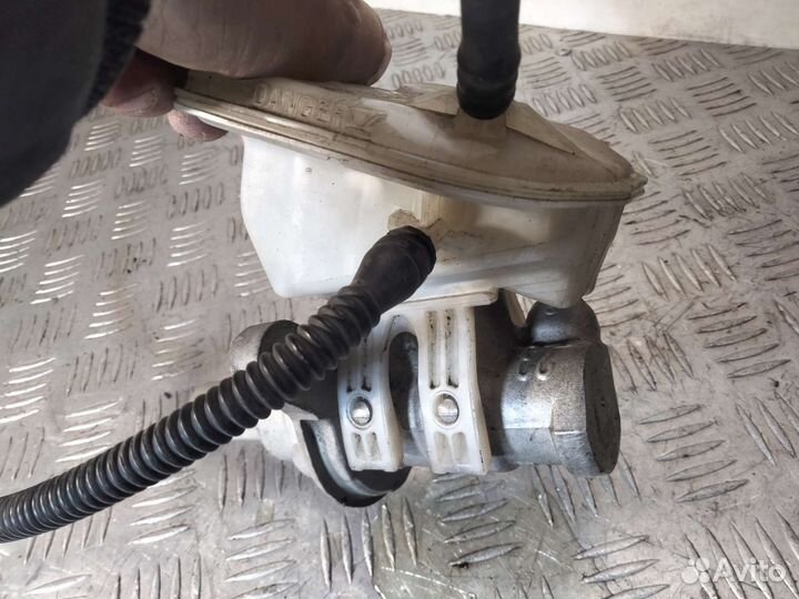 Главный тормозной цилиндр Citroen C4